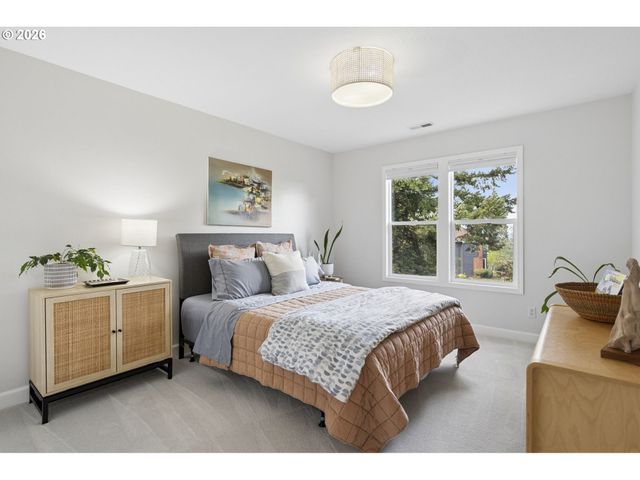 1317 STONEHAVEN Dr, West Linn, OR 97068