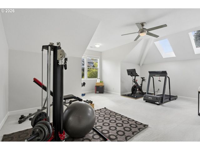 1317 STONEHAVEN Dr, West Linn, OR 97068