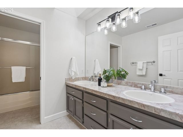 1317 STONEHAVEN Dr, West Linn, OR 97068