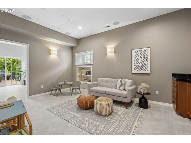 1317 STONEHAVEN Dr, West Linn, OR 97068