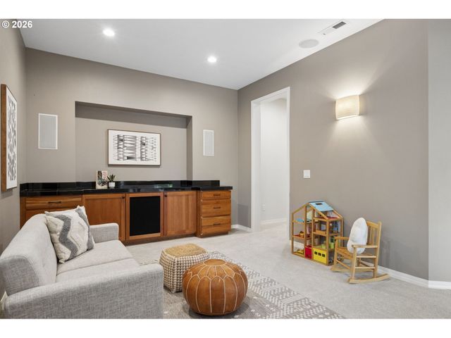 1317 STONEHAVEN Dr, West Linn, OR 97068