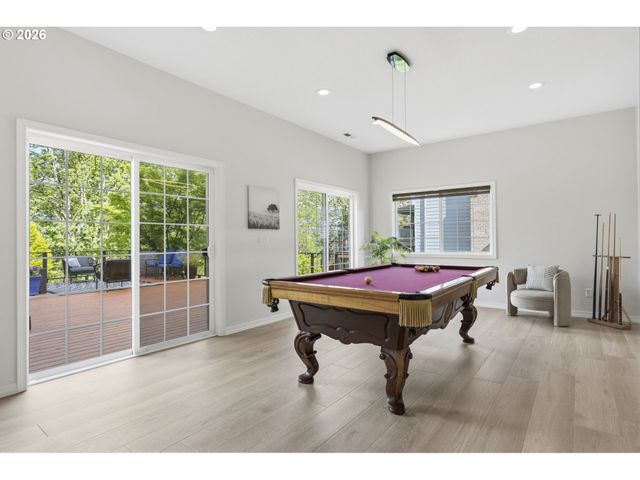 1317 STONEHAVEN Dr, West Linn, OR 97068