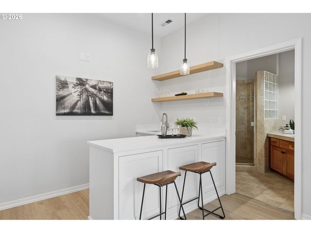 1317 STONEHAVEN Dr, West Linn, OR 97068