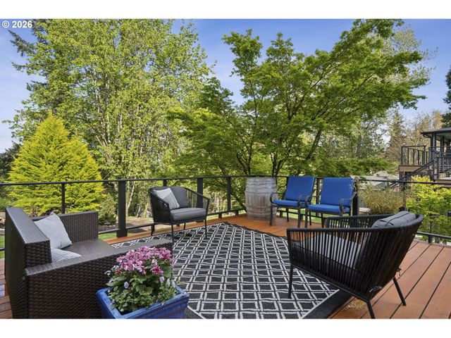 1317 STONEHAVEN Dr, West Linn, OR 97068