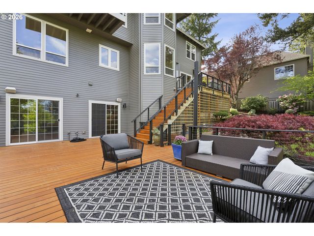 1317 STONEHAVEN Dr, West Linn, OR 97068