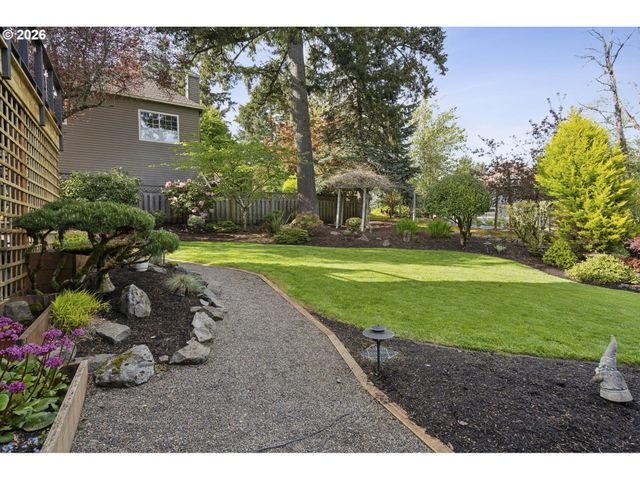 1317 STONEHAVEN Dr, West Linn, OR 97068