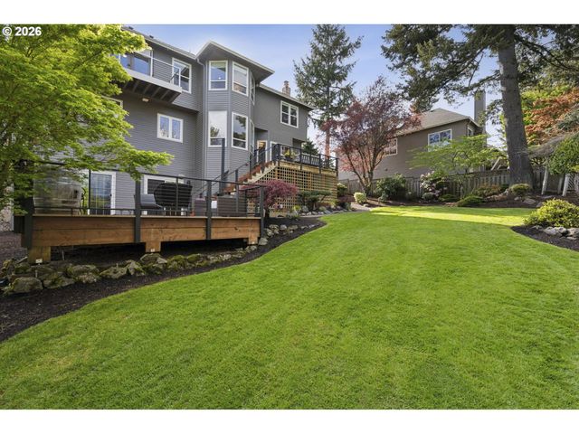 1317 STONEHAVEN Dr, West Linn, OR 97068