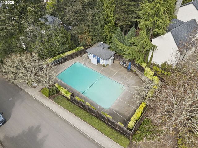 1317 STONEHAVEN Dr, West Linn, OR 97068