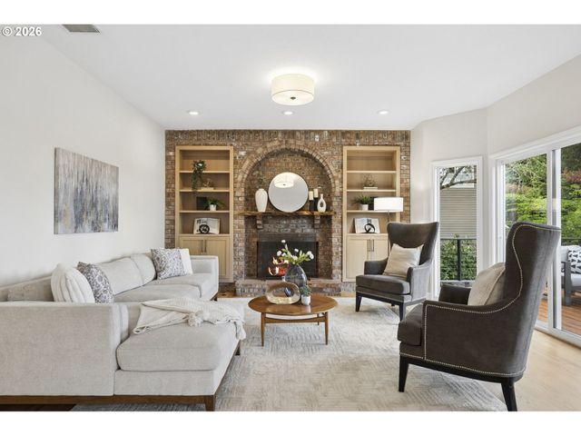 1317 STONEHAVEN Dr, West Linn, OR 97068