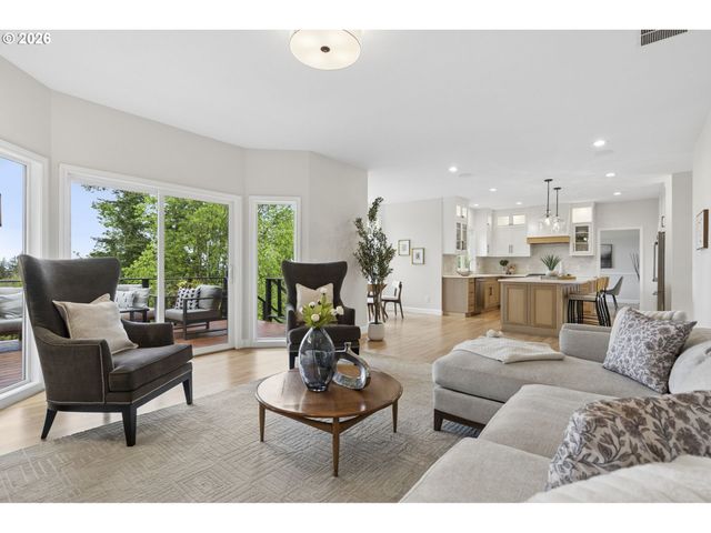 1317 STONEHAVEN Dr, West Linn, OR 97068