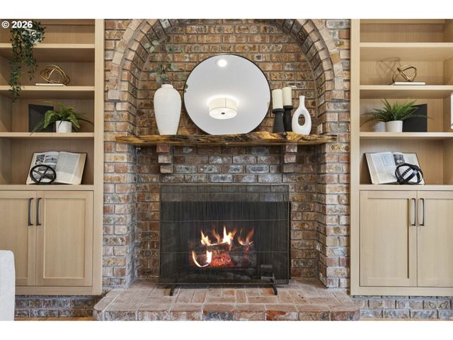 1317 STONEHAVEN Dr, West Linn, OR 97068