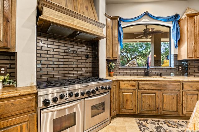 11011 Anaqua Spgs, Boerne, TX 78006