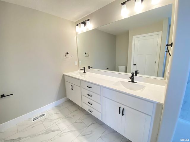 1200 Monday Court, Chatham, IL 62629