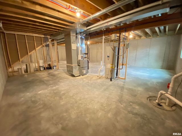 1200 Monday Court, Chatham, IL 62629