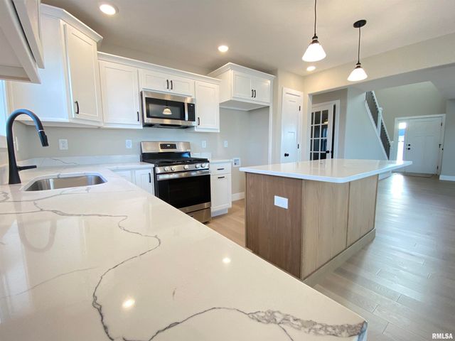 1200 Monday Court, Chatham, IL 62629