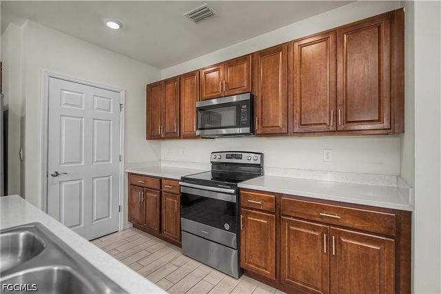 152 SE 27th TER, Cape Coral, FL 33904
