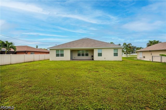152 SE 27th TER, Cape Coral, FL 33904