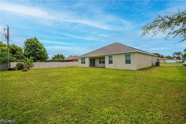 152 SE 27th TER, Cape Coral, FL 33904