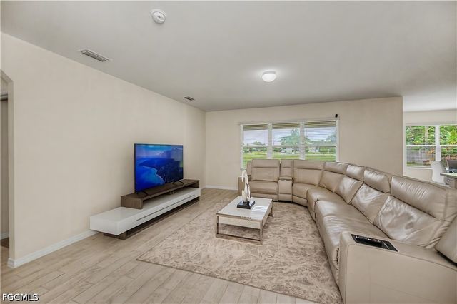 152 SE 27th TER, Cape Coral, FL 33904