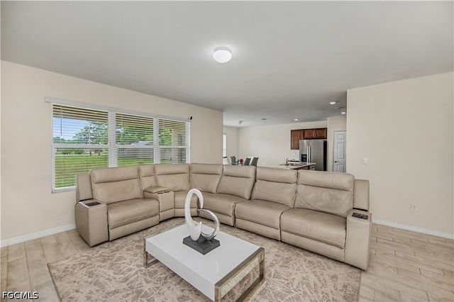 152 SE 27th TER, Cape Coral, FL 33904