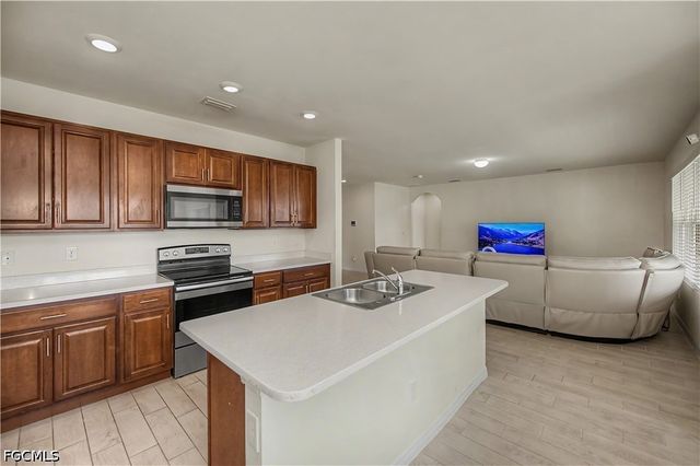 152 SE 27th TER, Cape Coral, FL 33904