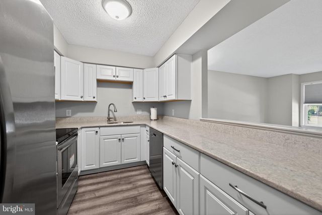 42 SUMMIT CT, Marlton, NJ 08053