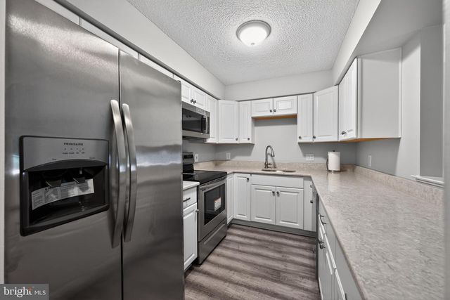 42 SUMMIT CT, Marlton, NJ 08053