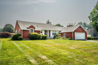 4 Waterside Lane, West Hartford, CT 06107
