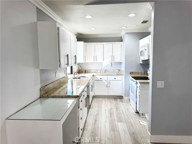 7735 MOORDALE Circle, Stanton, CA 90680