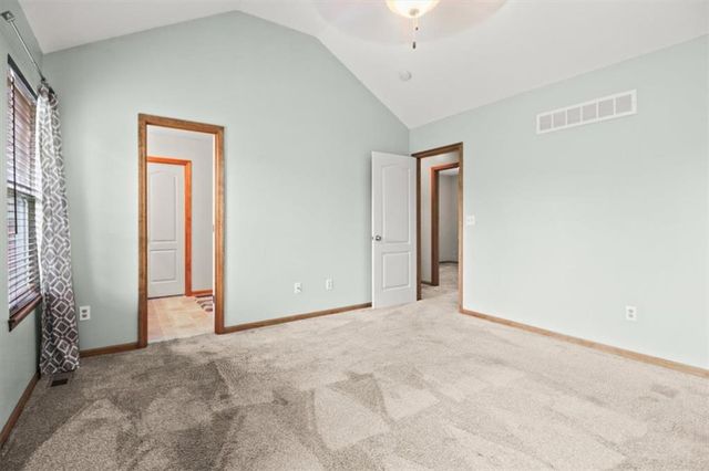 19600 E 10th Street S, Independence, MO 64056
