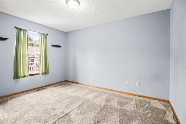 19600 E 10th Street S, Independence, MO 64056