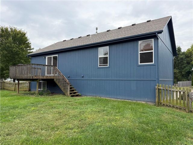 19600 E 10th Street S, Independence, MO 64056