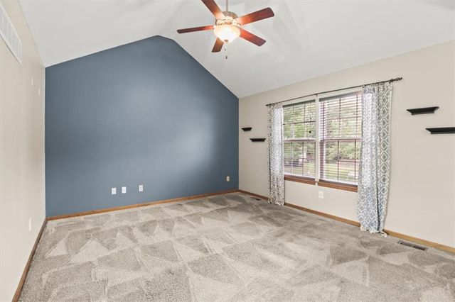 19600 E 10th Street S, Independence, MO 64056