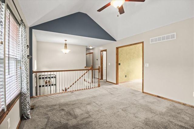 19600 E 10th Street S, Independence, MO 64056