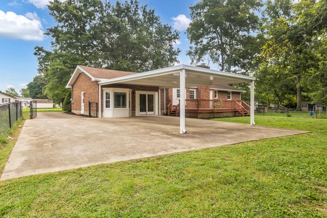 203 Southburn Dr, Hendersonville, TN 37075