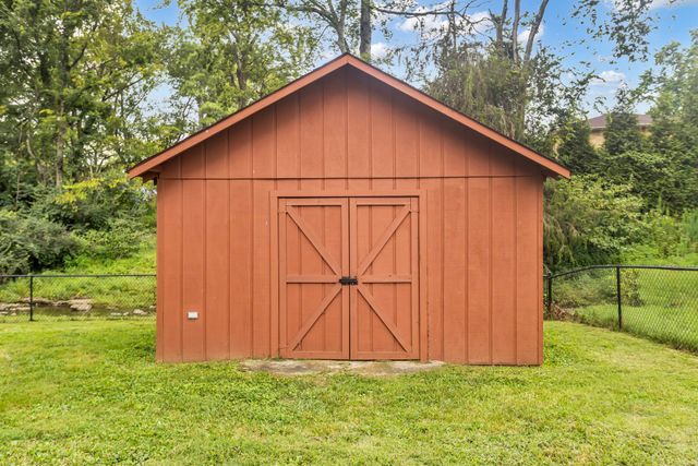 203 Southburn Dr, Hendersonville, TN 37075