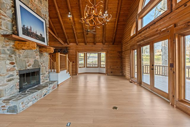 1961 W Finley River Drive, Nixa, MO 65714