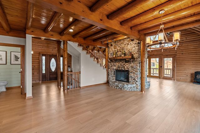 1961 W Finley River Drive, Nixa, MO 65714