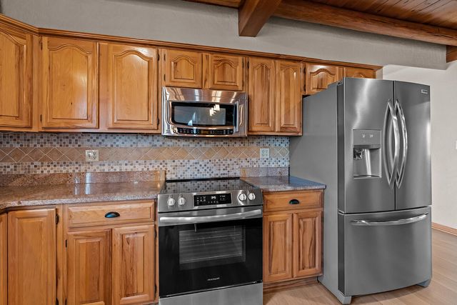 1961 W Finley River Drive, Nixa, MO 65714