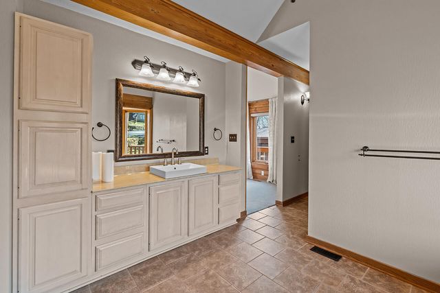 1961 W Finley River Drive, Nixa, MO 65714