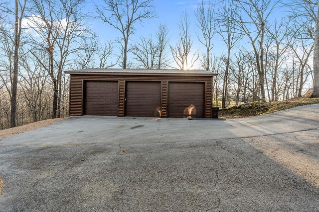 1961 W Finley River Drive, Nixa, MO 65714