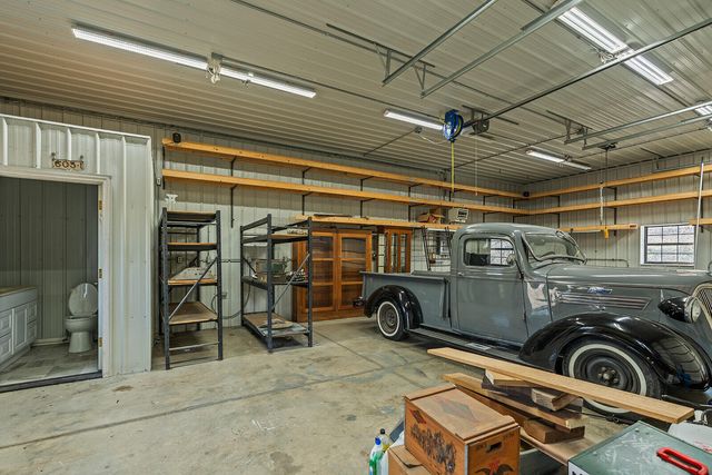 1961 W Finley River Drive, Nixa, MO 65714