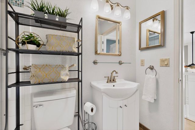 6420 Canterbury NE, Albuquerque, NM 87111