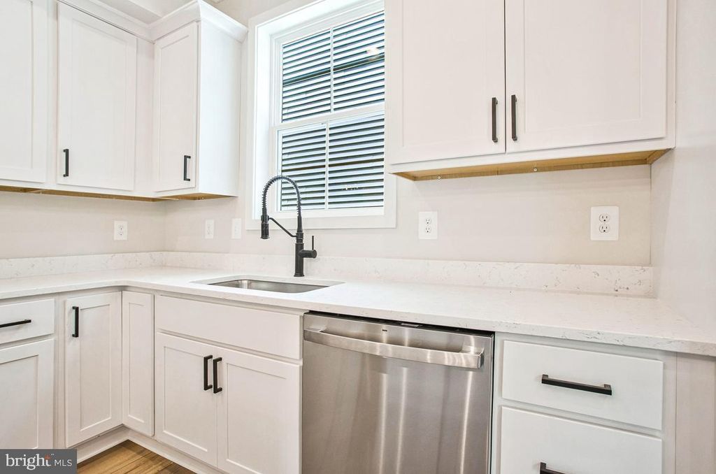 Image 15 of property listing at 1316 JUNIPER ST, Shady Side, MD 20764