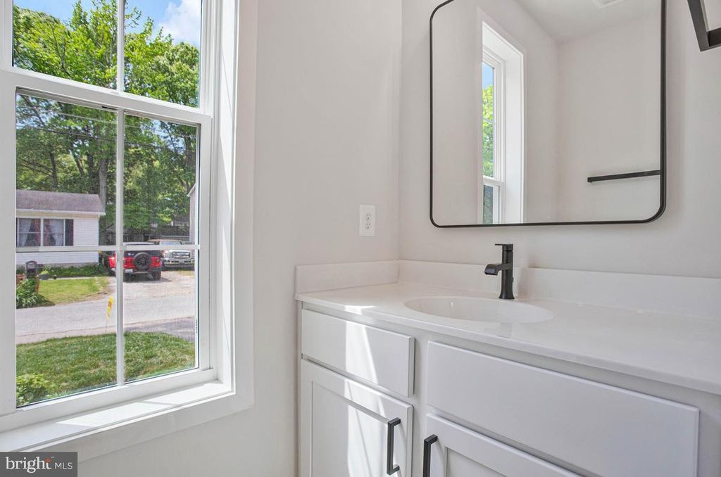 Image 17 of property listing at 1316 JUNIPER ST, Shady Side, MD 20764