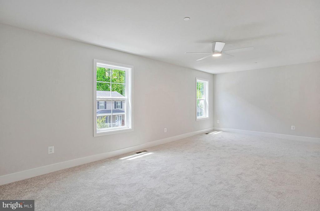 Image 18 of property listing at 1316 JUNIPER ST, Shady Side, MD 20764