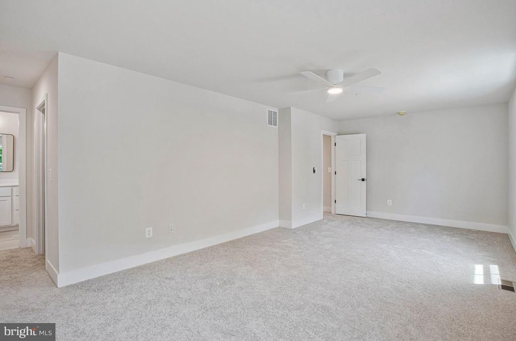 Image 19 of property listing at 1316 JUNIPER ST, Shady Side, MD 20764