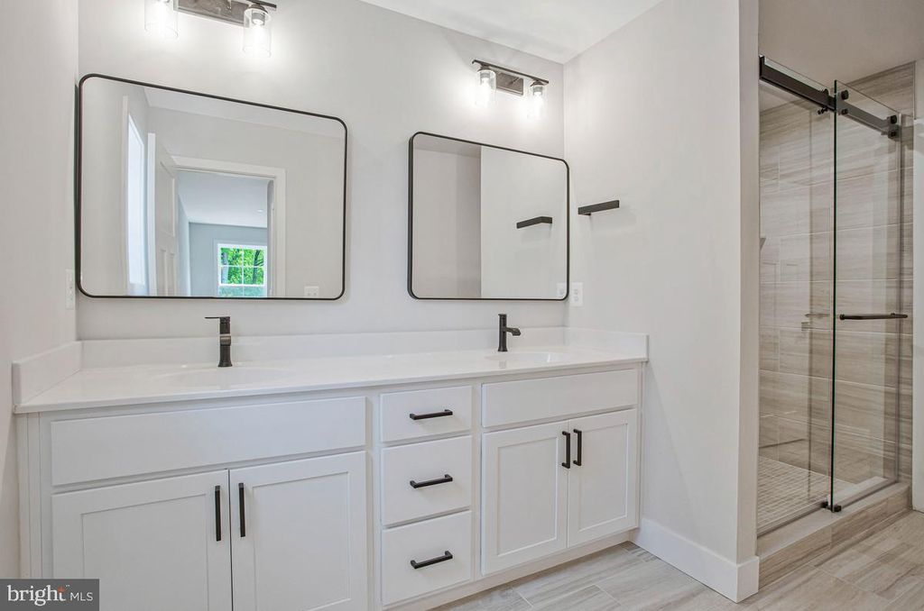 Image 20 of property listing at 1316 JUNIPER ST, Shady Side, MD 20764