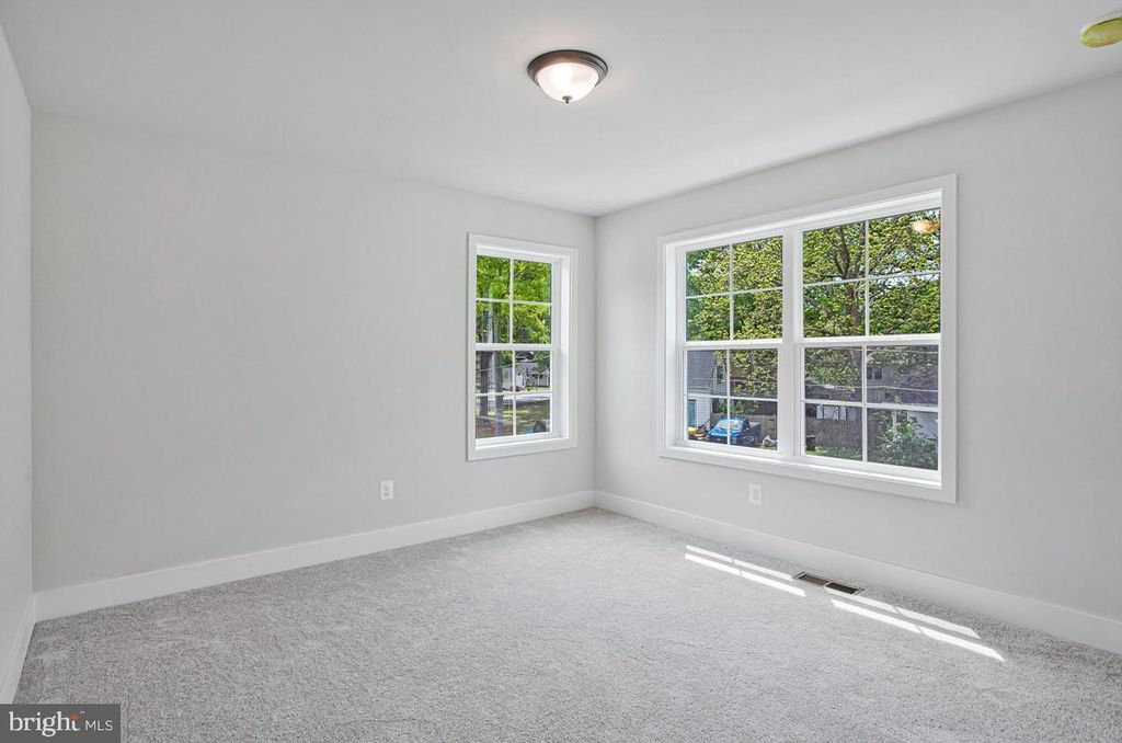 Image 25 of property listing at 1316 JUNIPER ST, Shady Side, MD 20764