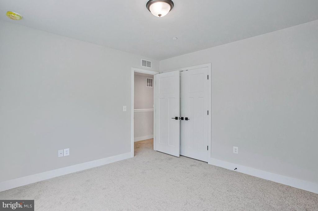 Image 26 of property listing at 1316 JUNIPER ST, Shady Side, MD 20764